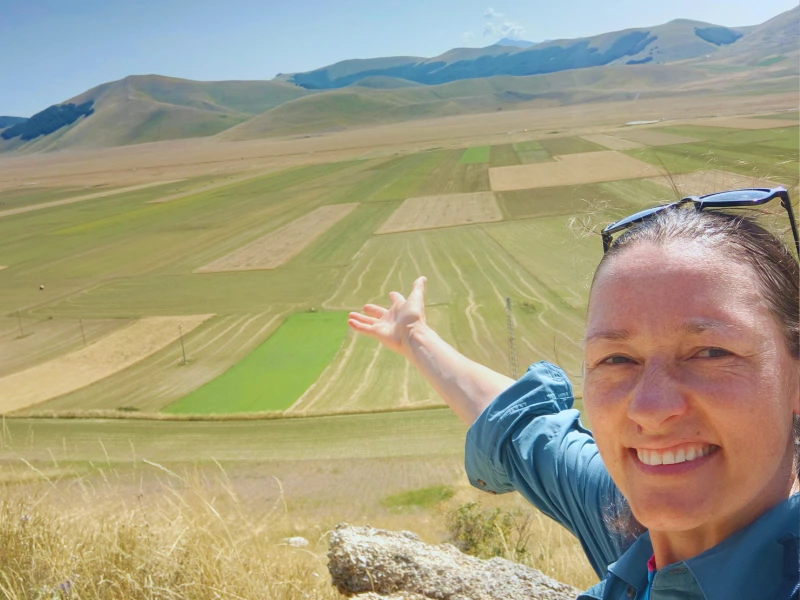 Cammino nelle Terre Mutate: il viaggio di Stefania tra le rovine e la speranza