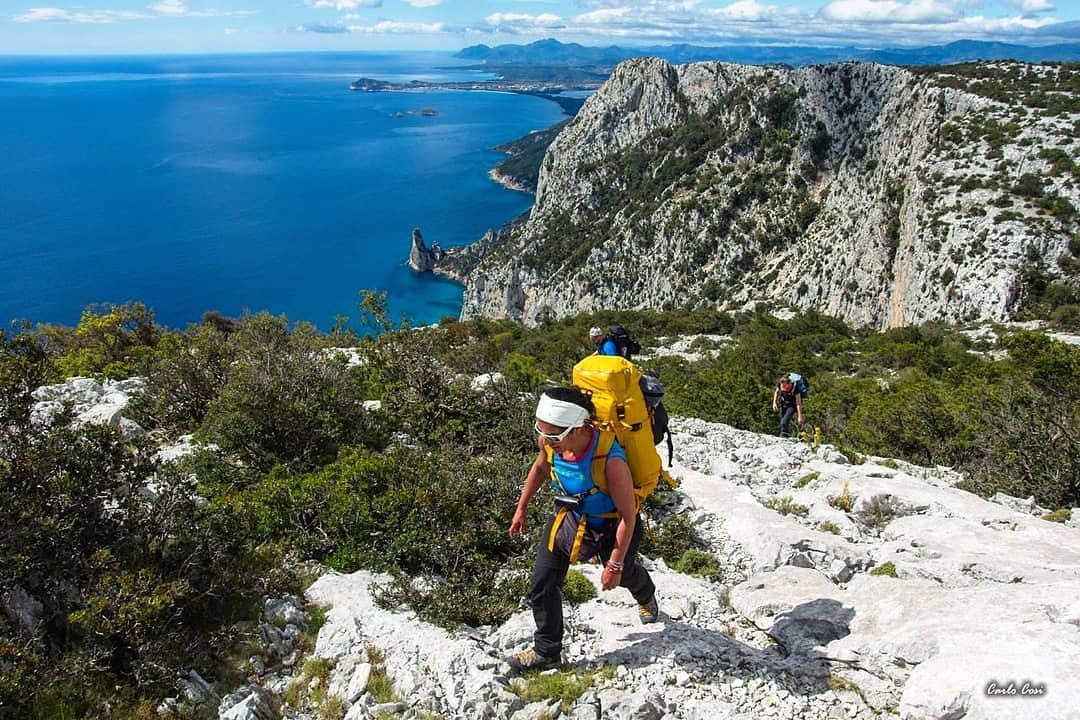 Gli 8 benefici del trekking: ecco perché è importante mettersi in cammino.